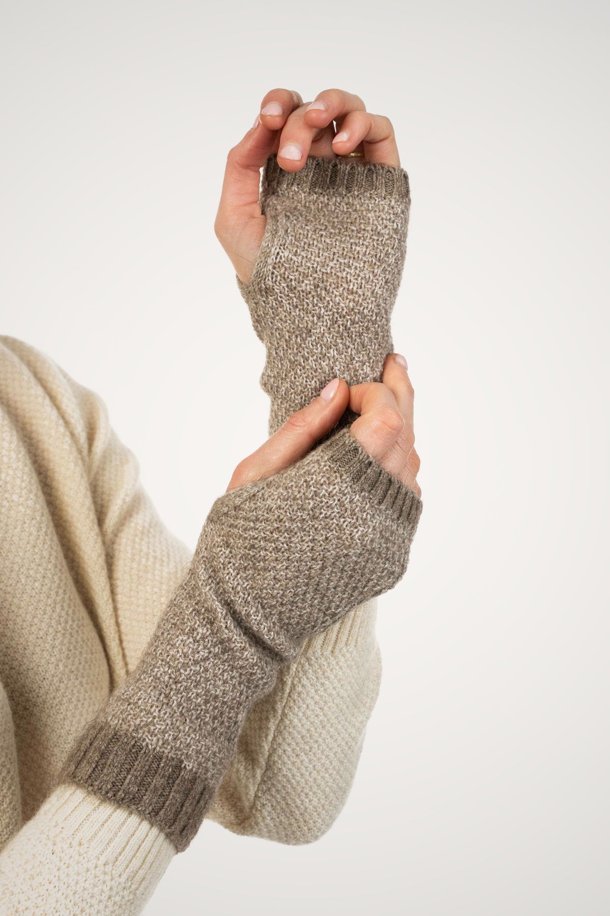 Moss Stitch Plated Possum Merino Glovelets in Mocha/Oatmeal by Brushtail